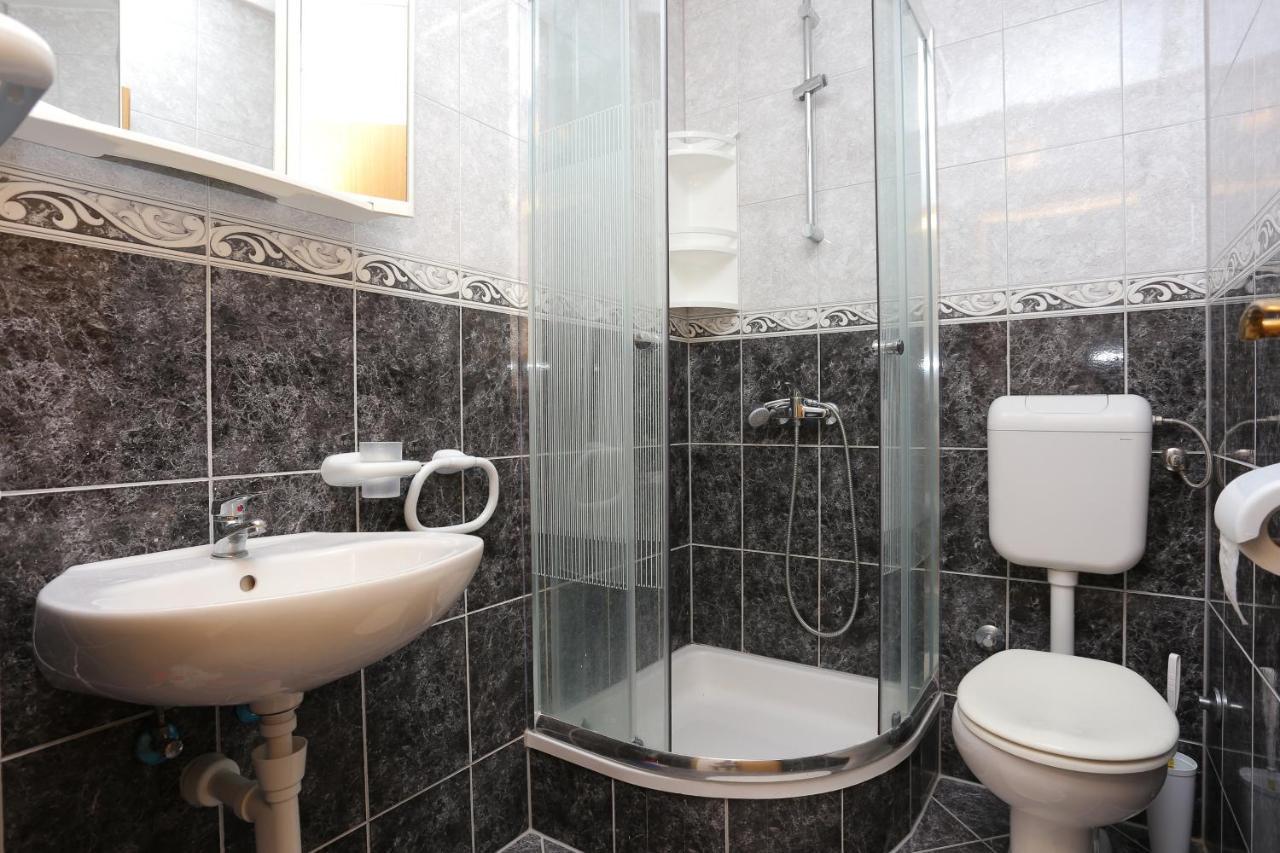 Apartments By The Sea Zivogosce - Porat, Makarska - 18218 Igrane Bagian luar foto